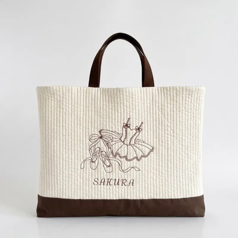 バレエの刺繍を入れたヌビ生地のレッスンバッグ